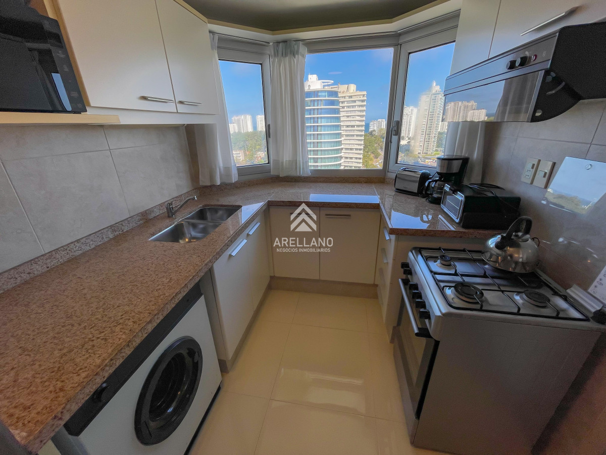 Apartamento ID.4660 - Hermoso apartamento en piso alto en la zona de Punta Shopping, cerca de todo!