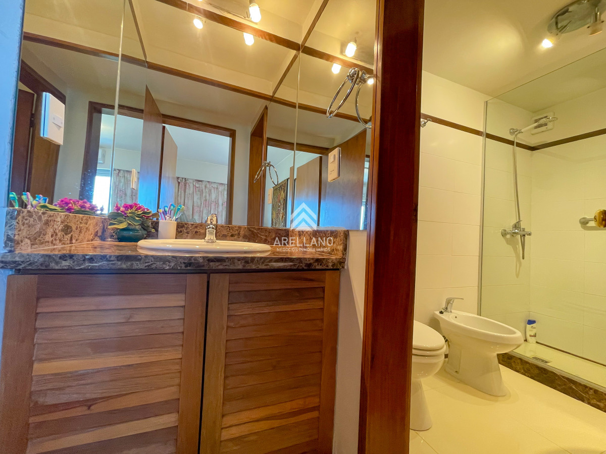 Apartamento ID.4660 - Hermoso apartamento en piso alto en la zona de Punta Shopping, cerca de todo!