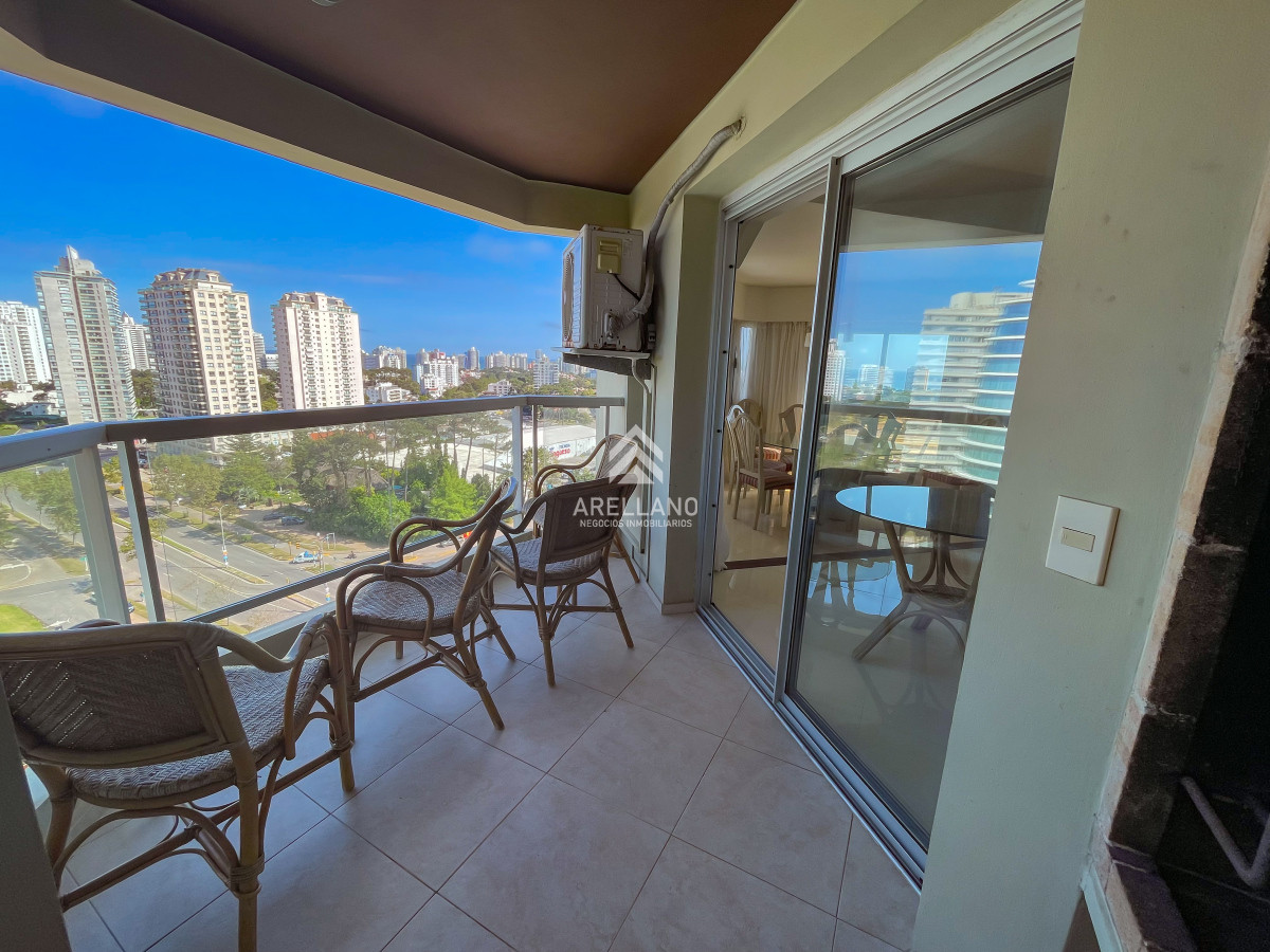 Apartamento ID.4660 - Hermoso apartamento en piso alto en la zona de Punta Shopping, cerca de todo!
