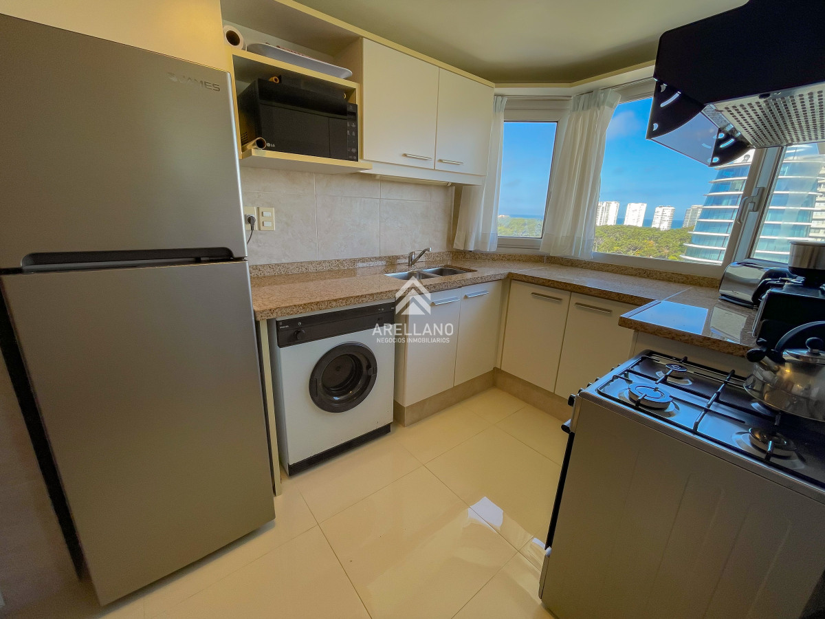 Apartamento ID.4660 - Hermoso apartamento en piso alto en la zona de Punta Shopping, cerca de todo!