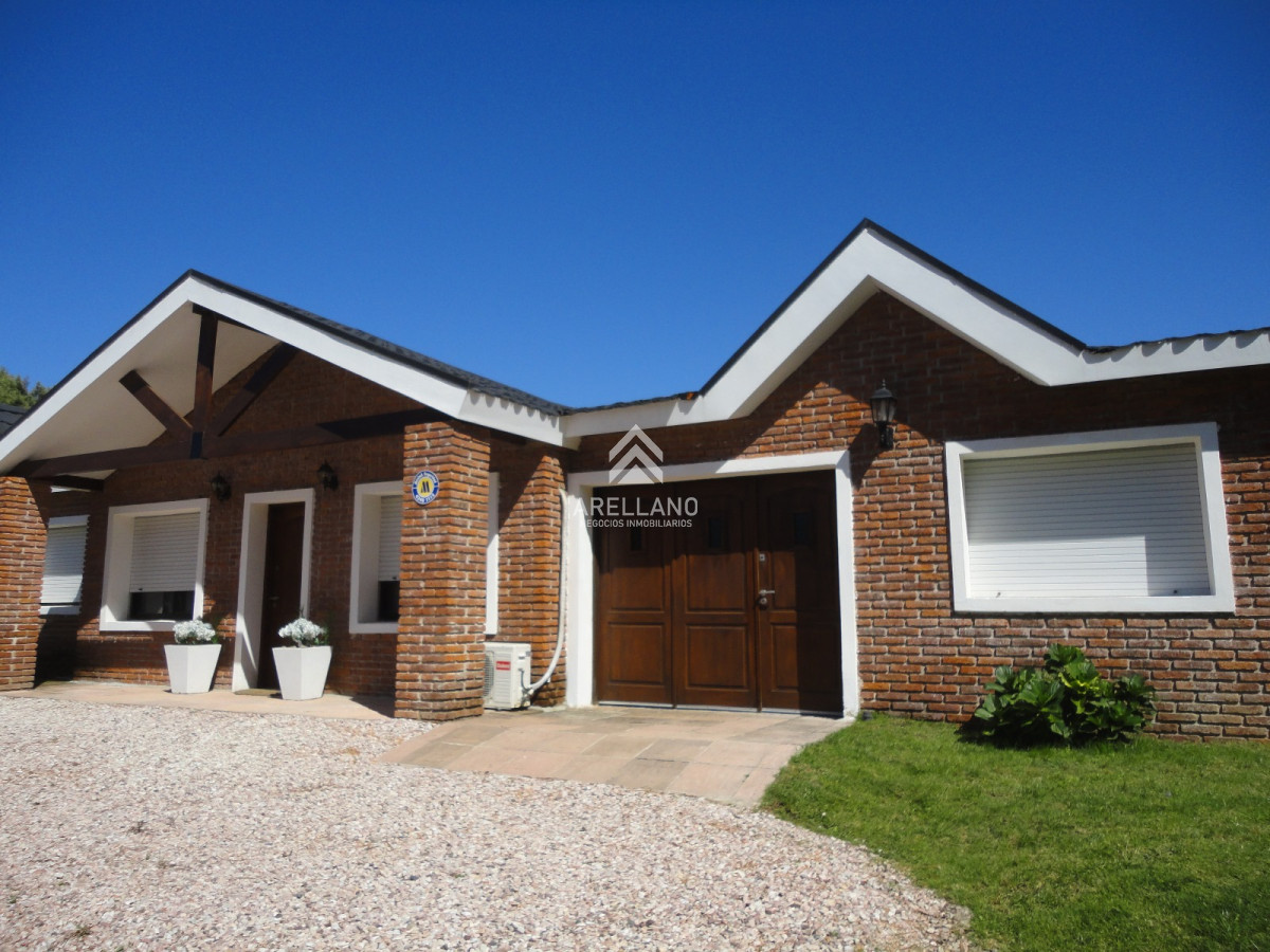 Casa ID.5814 - Hermosa casa en barrio Residencial de Punta del Este a pasos de todo!