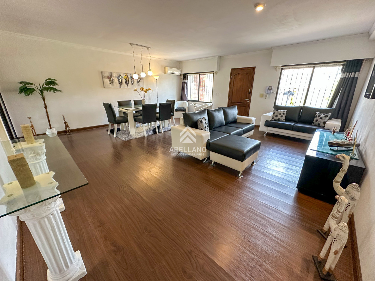 Casa ID.5814 - Hermosa casa en barrio Residencial de Punta del Este a pasos de todo!