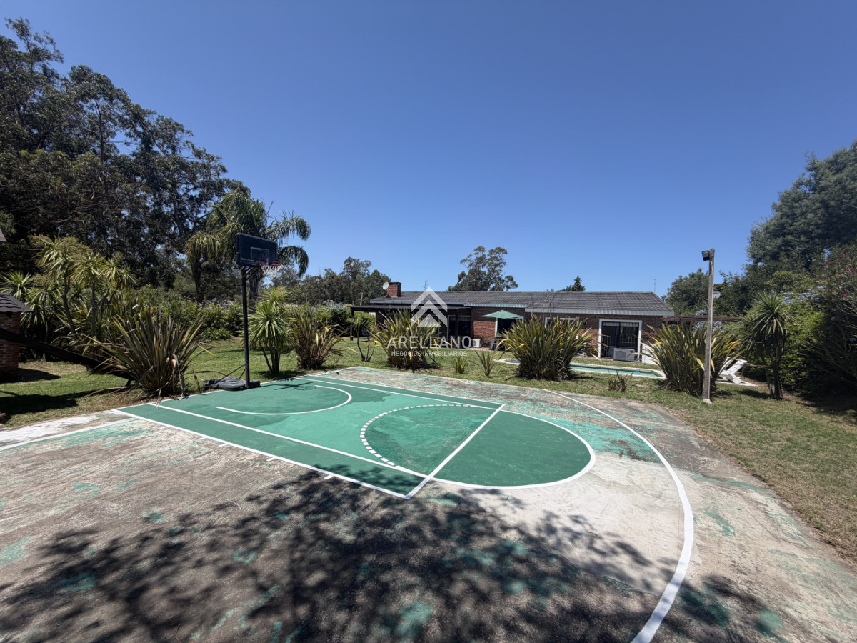 Casa ID.5814 - Hermosa casa en barrio Residencial de Punta del Este a pasos de todo!