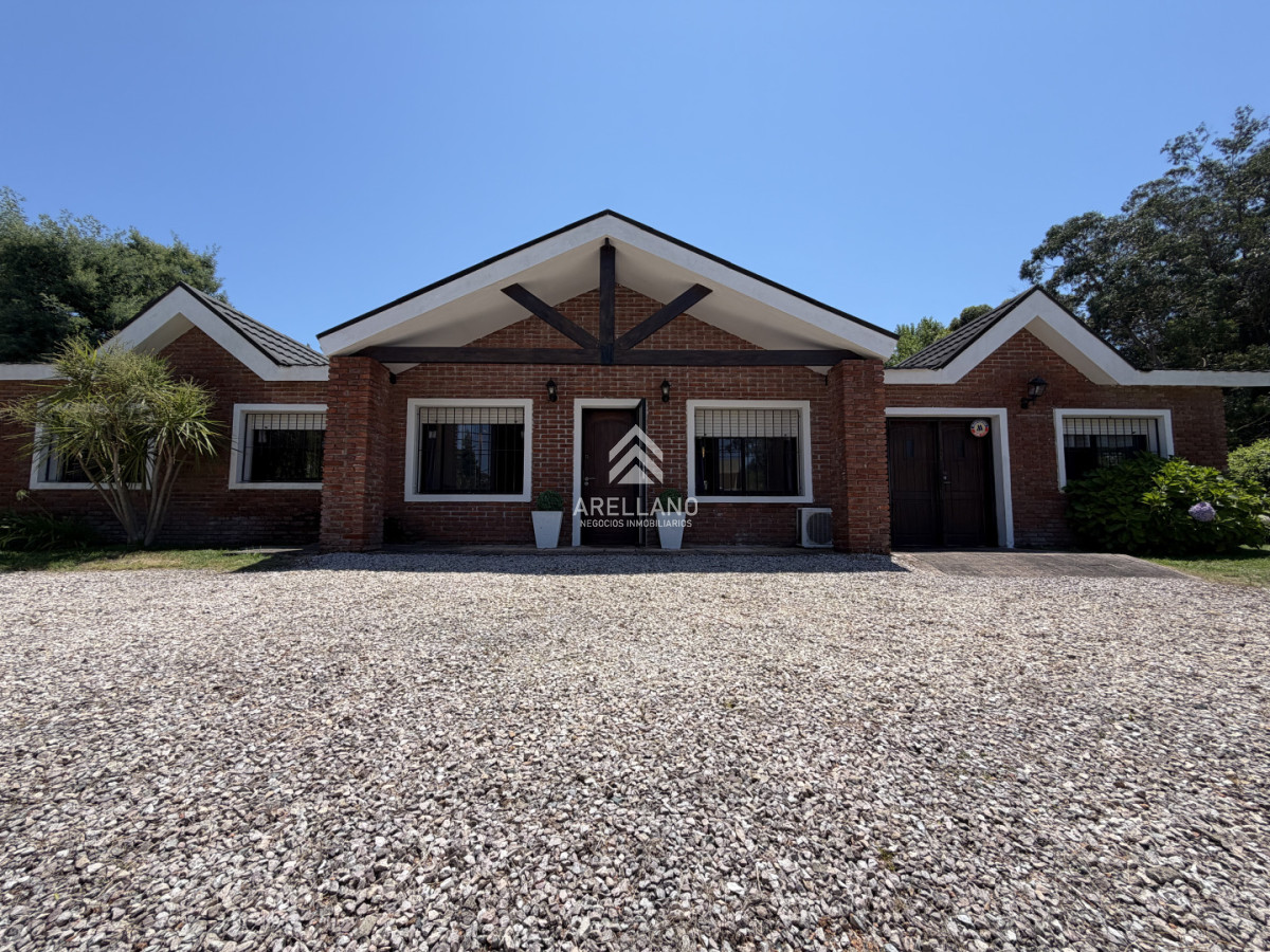 Casa ID.5814 - Hermosa casa en barrio Residencial de Punta del Este a pasos de todo!