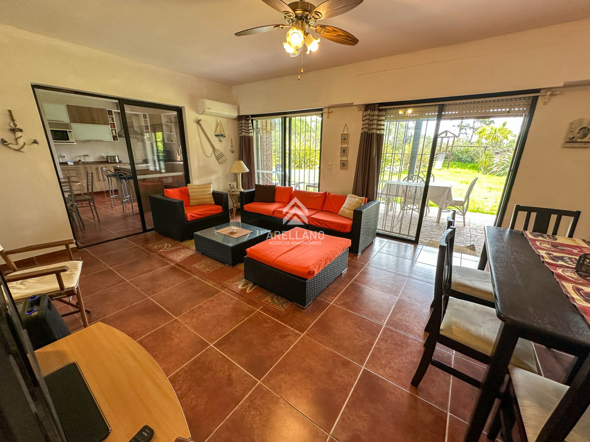 Casa ID.5814 - Hermosa casa en barrio Residencial de Punta del Este a pasos de todo!