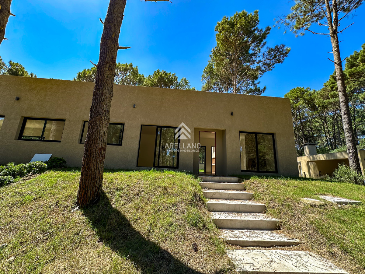 Casa ID.5021 - Casas a estrenar en Laguna del Sauce. Punta del Este