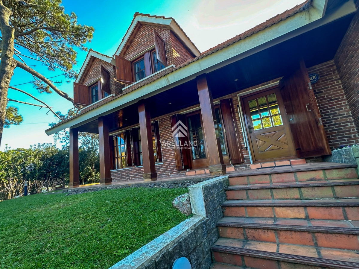 Casa ID.6428 - Venta casa 4 dormitorios 