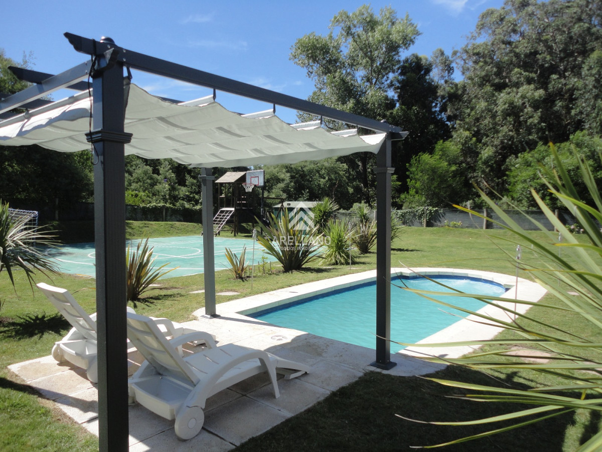 Casa ID.5814 - Hermosa casa en barrio Residencial de Punta del Este a pasos de todo!