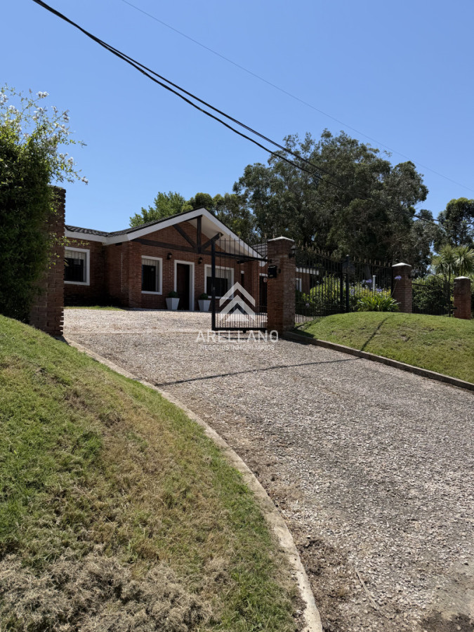 Casa ID.5814 - Hermosa casa en barrio Residencial de Punta del Este a pasos de todo!