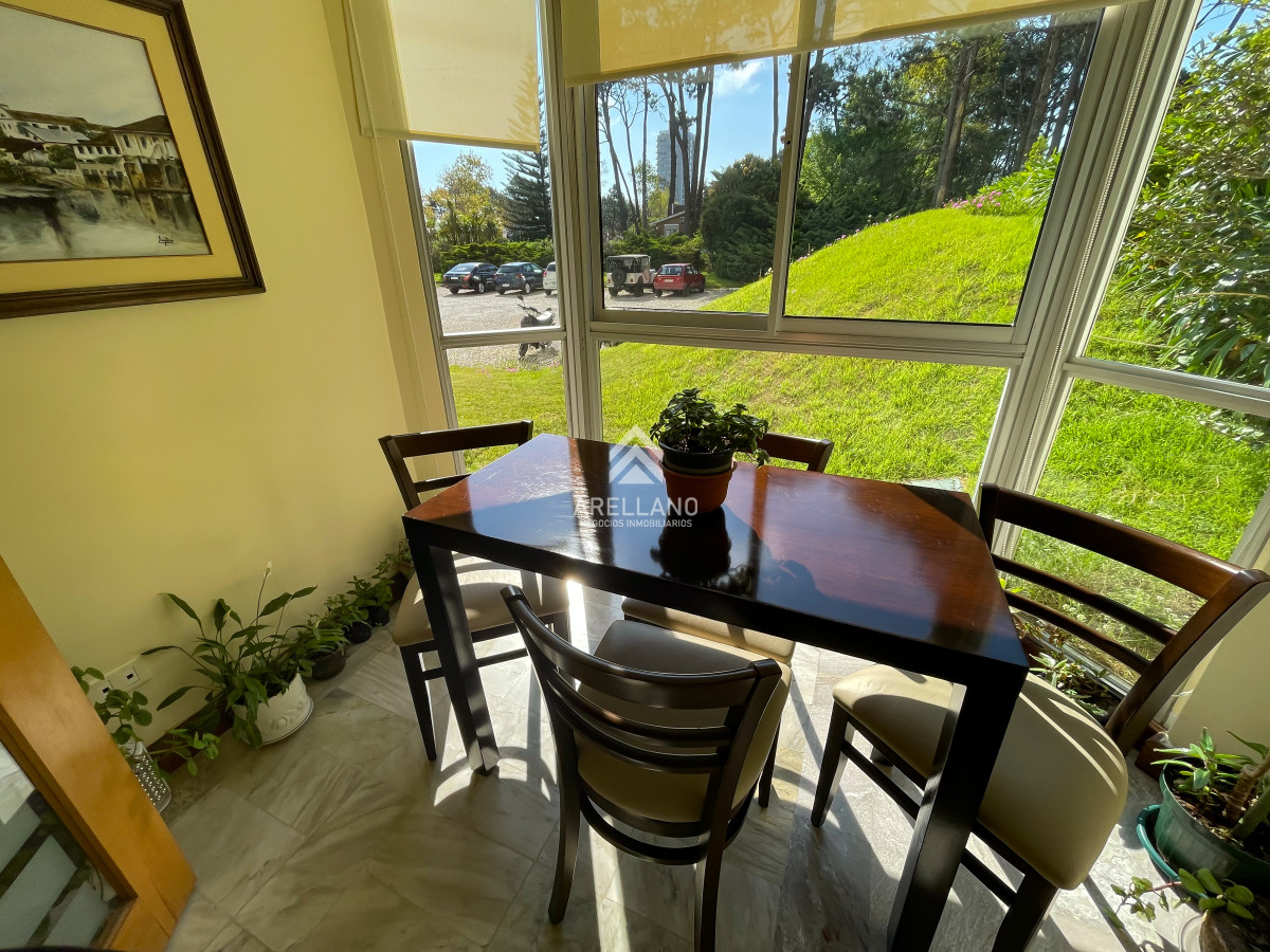 Apartamento ID.4660 - Hermoso apartamento en piso alto en la zona de Punta Shopping, cerca de todo!