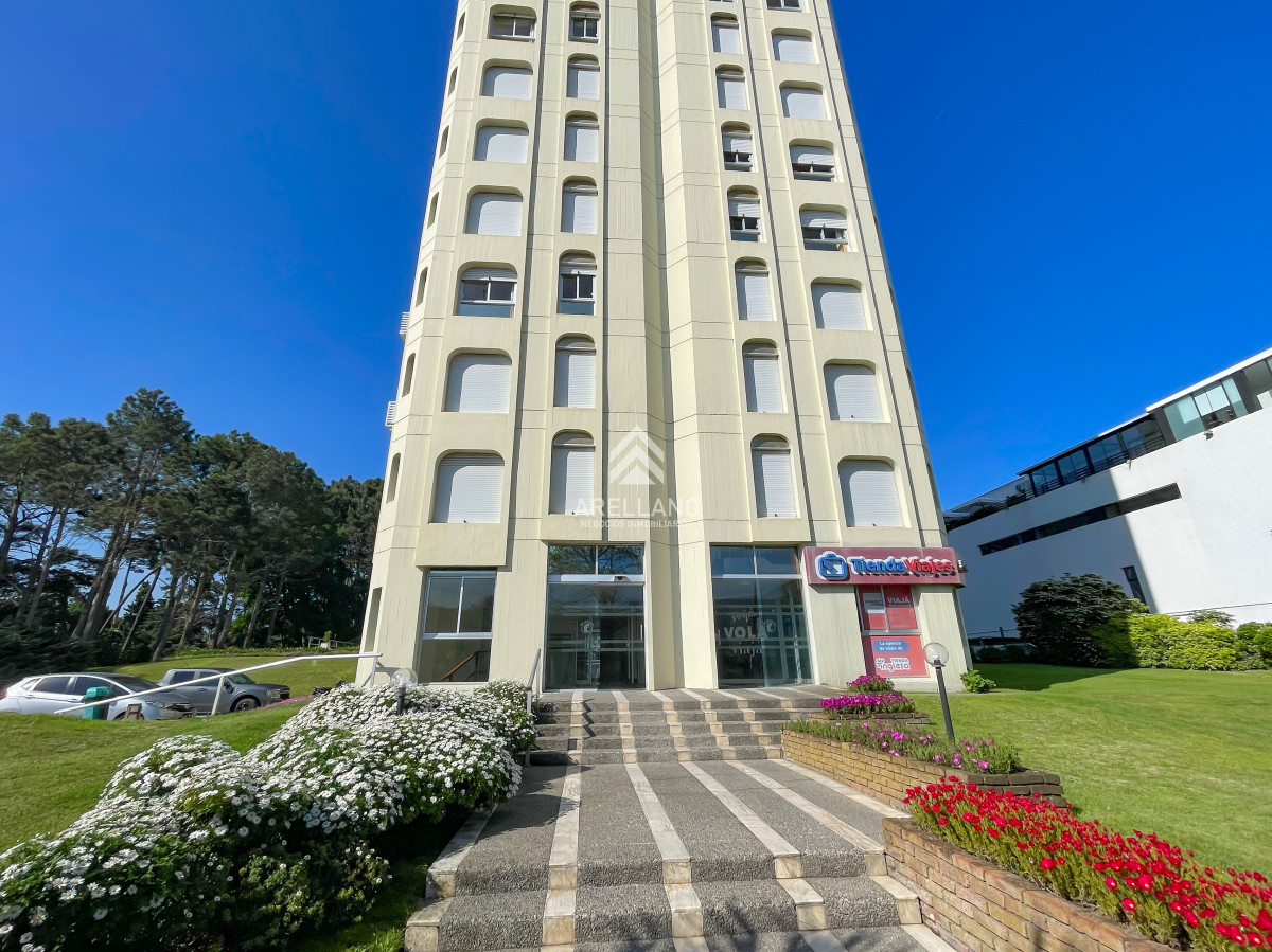 Apartamento ID.4660 - Hermoso apartamento en piso alto en la zona de Punta Shopping, cerca de todo!