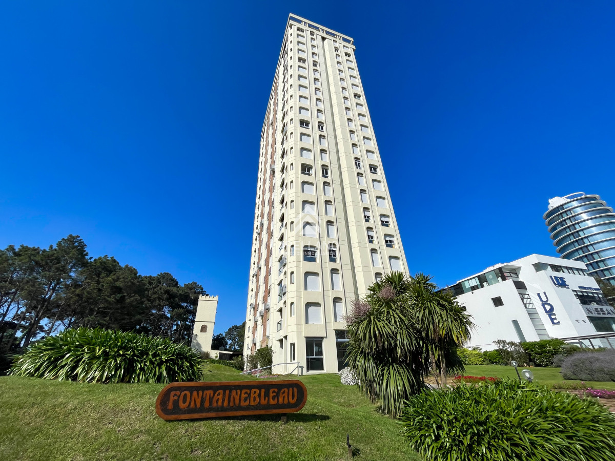 Apartamento ID.4660 - Hermoso apartamento en piso alto en la zona de Punta Shopping, cerca de todo!