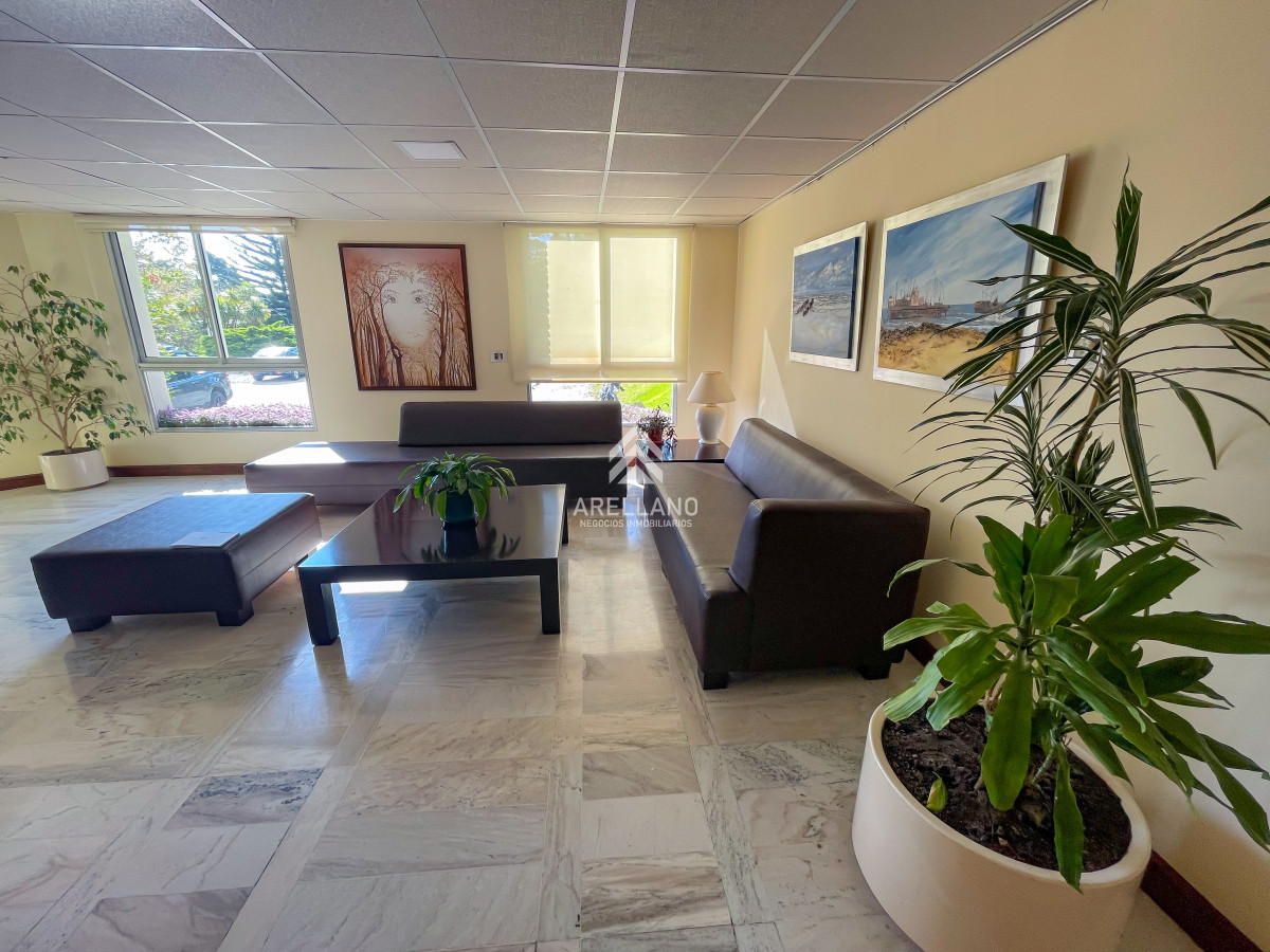 Apartamento ID.4660 - Hermoso apartamento en piso alto en la zona de Punta Shopping, cerca de todo!
