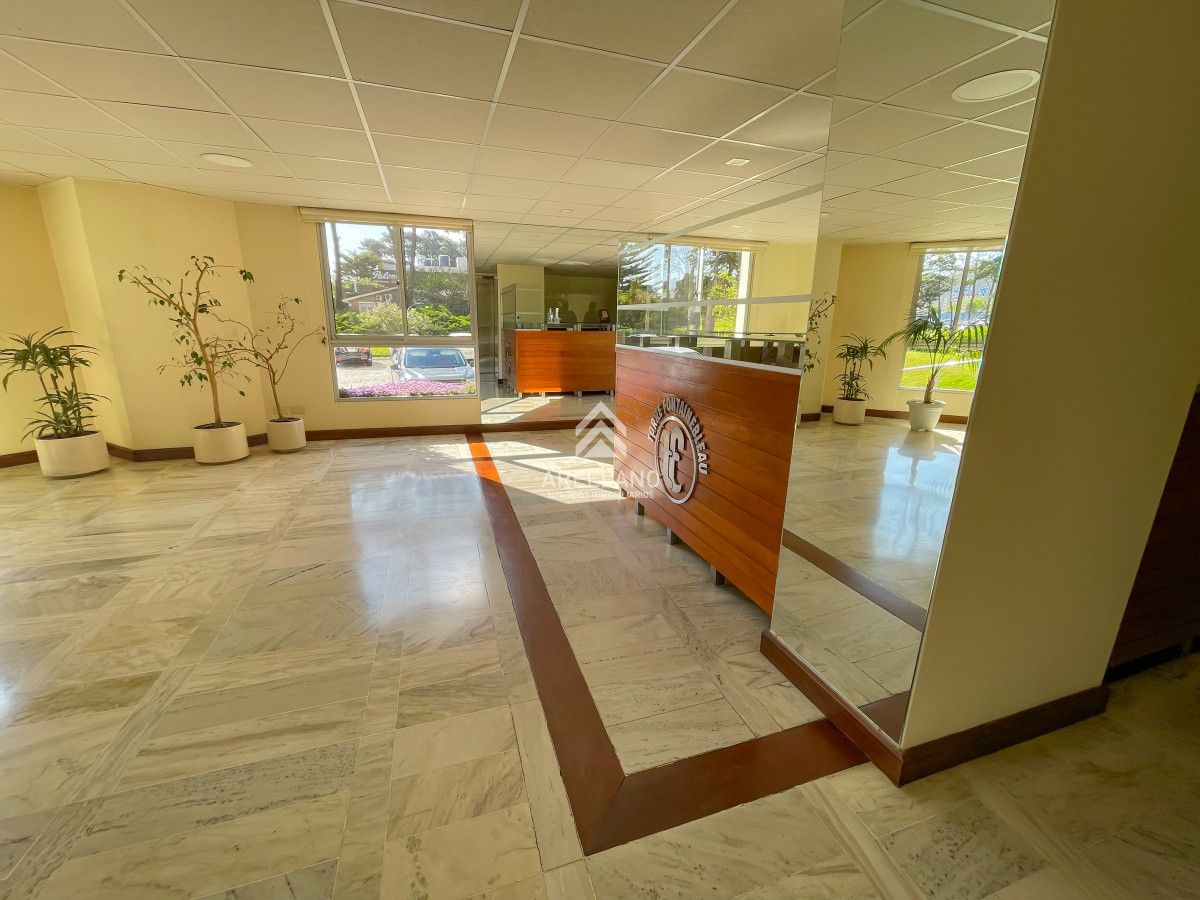 Apartamento ID.4660 - Hermoso apartamento en piso alto en la zona de Punta Shopping, cerca de todo!