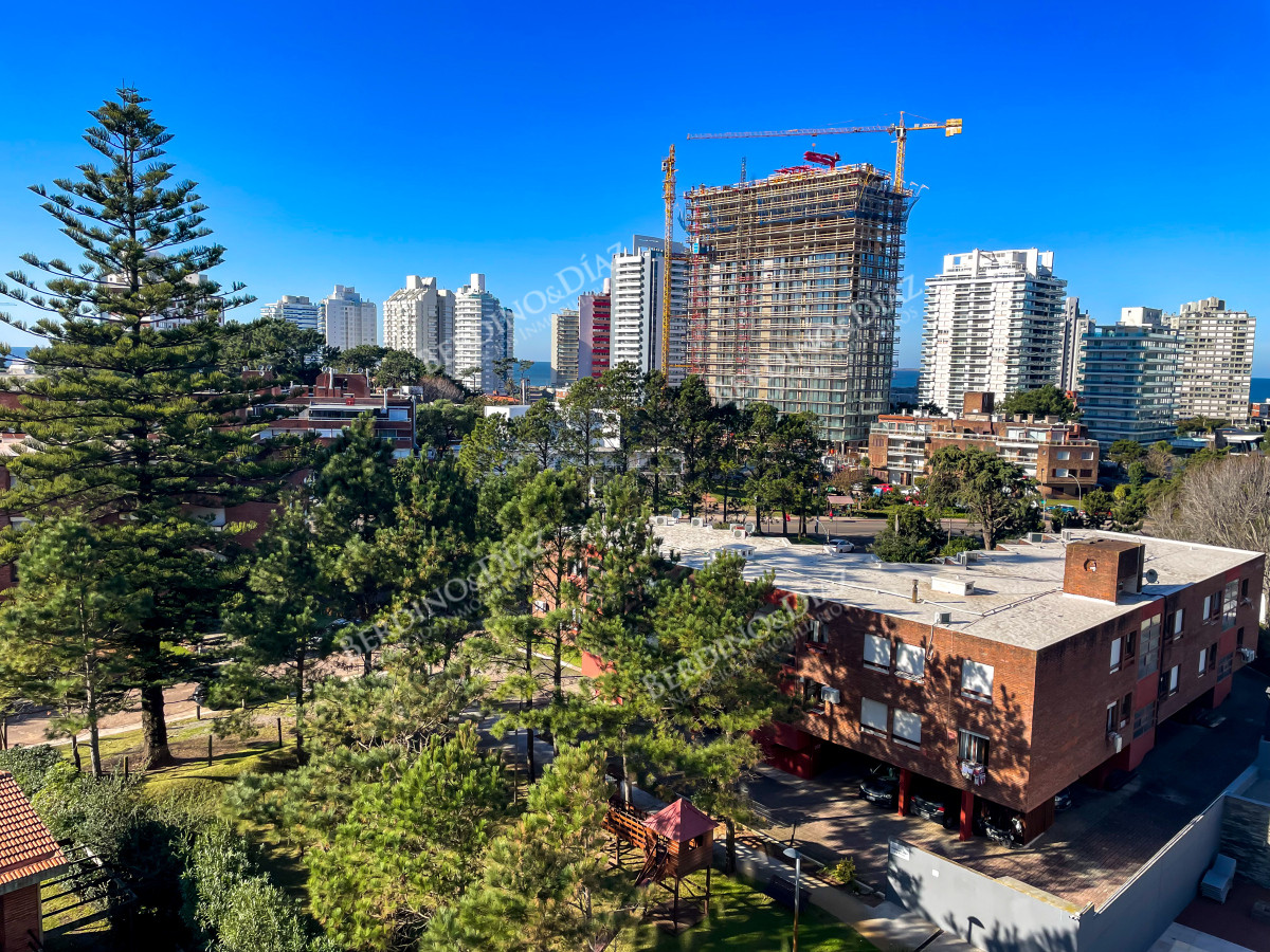 Apartamento ID.2806 - Departamento en zona mansa, 3 dormitorios U$S 269.000