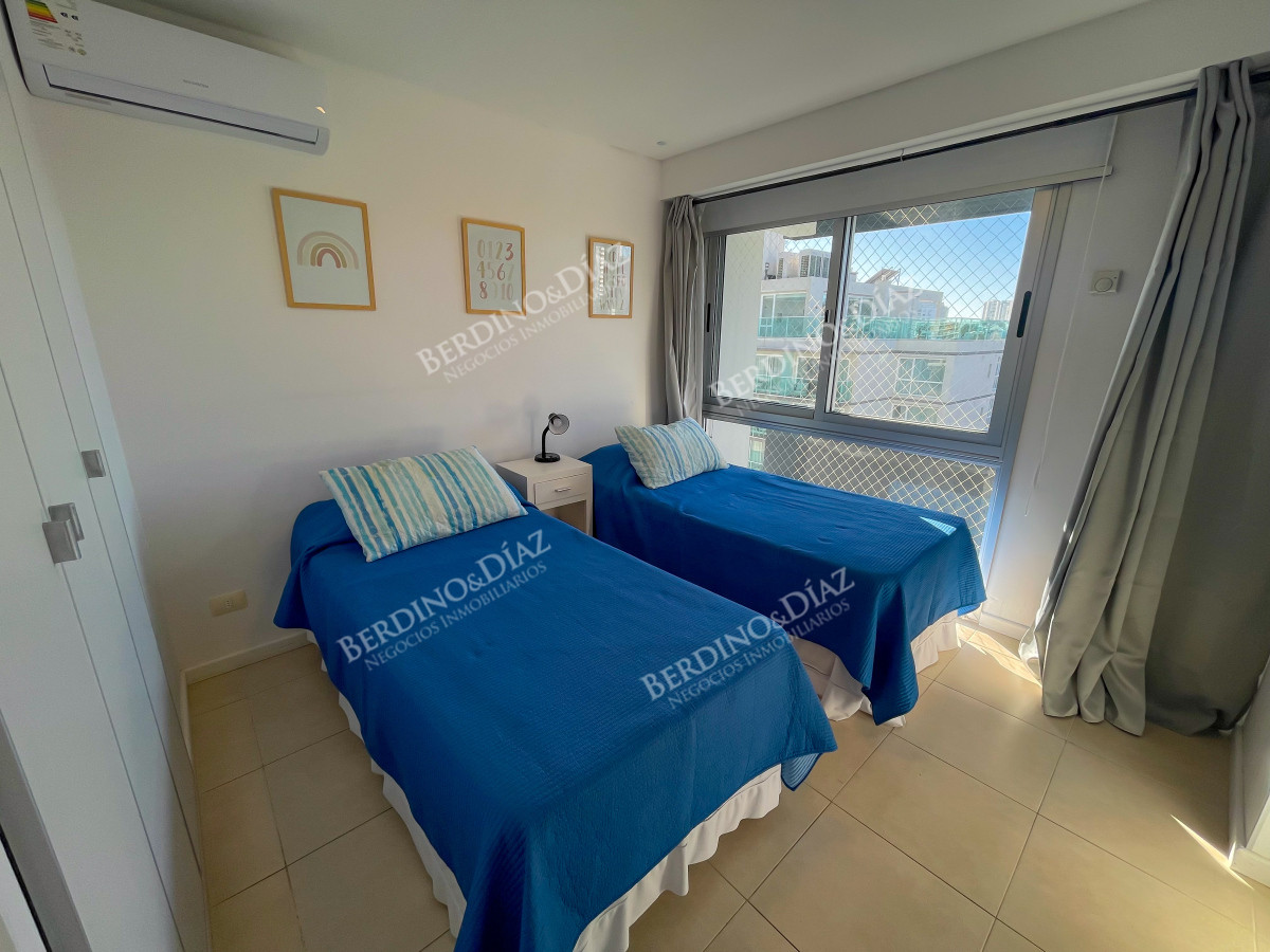 Apartamento ID.2806 - Departamento en zona mansa, 3 dormitorios U$S 269.000