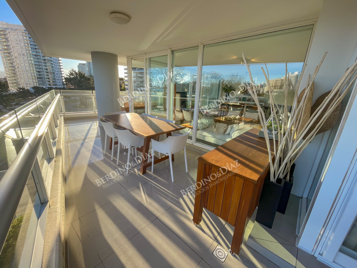 Apartamento ID.2925 -  One, Punta del Este! Exclusivo apartamento a pasos del mar.