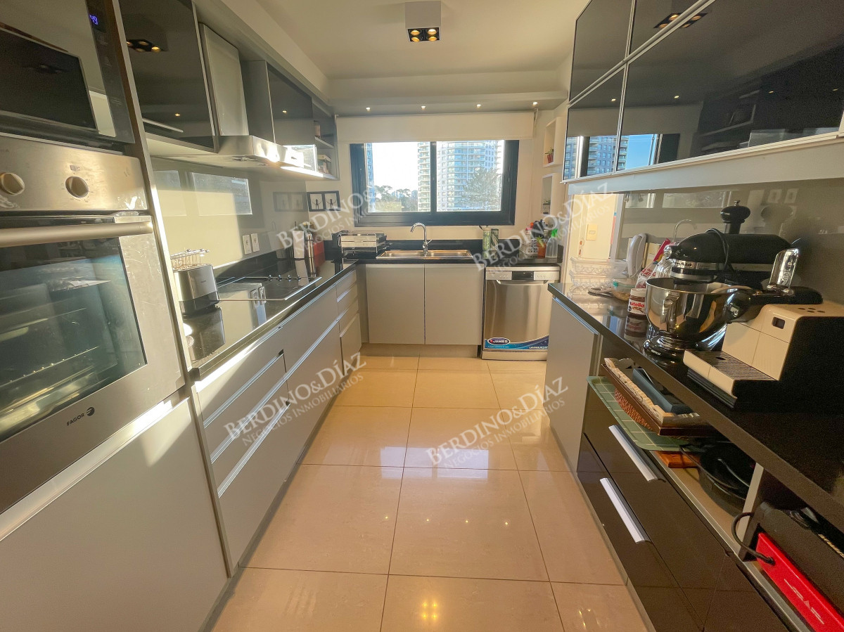 Apartamento ID.2925 -  One, Punta del Este! Exclusivo apartamento a pasos del mar.