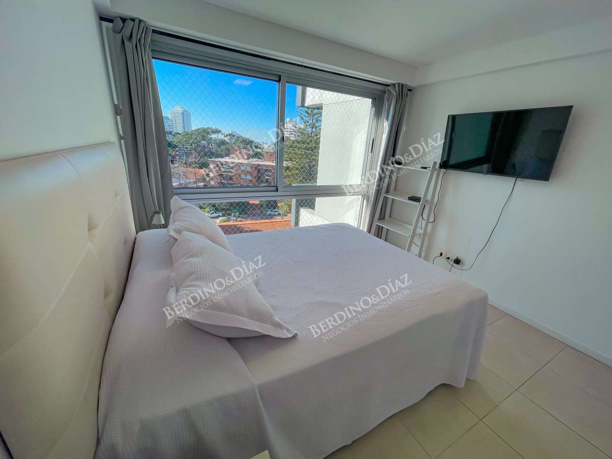 Apartamento ID.2806 - Departamento en zona mansa, 3 dormitorios U$S 269.000