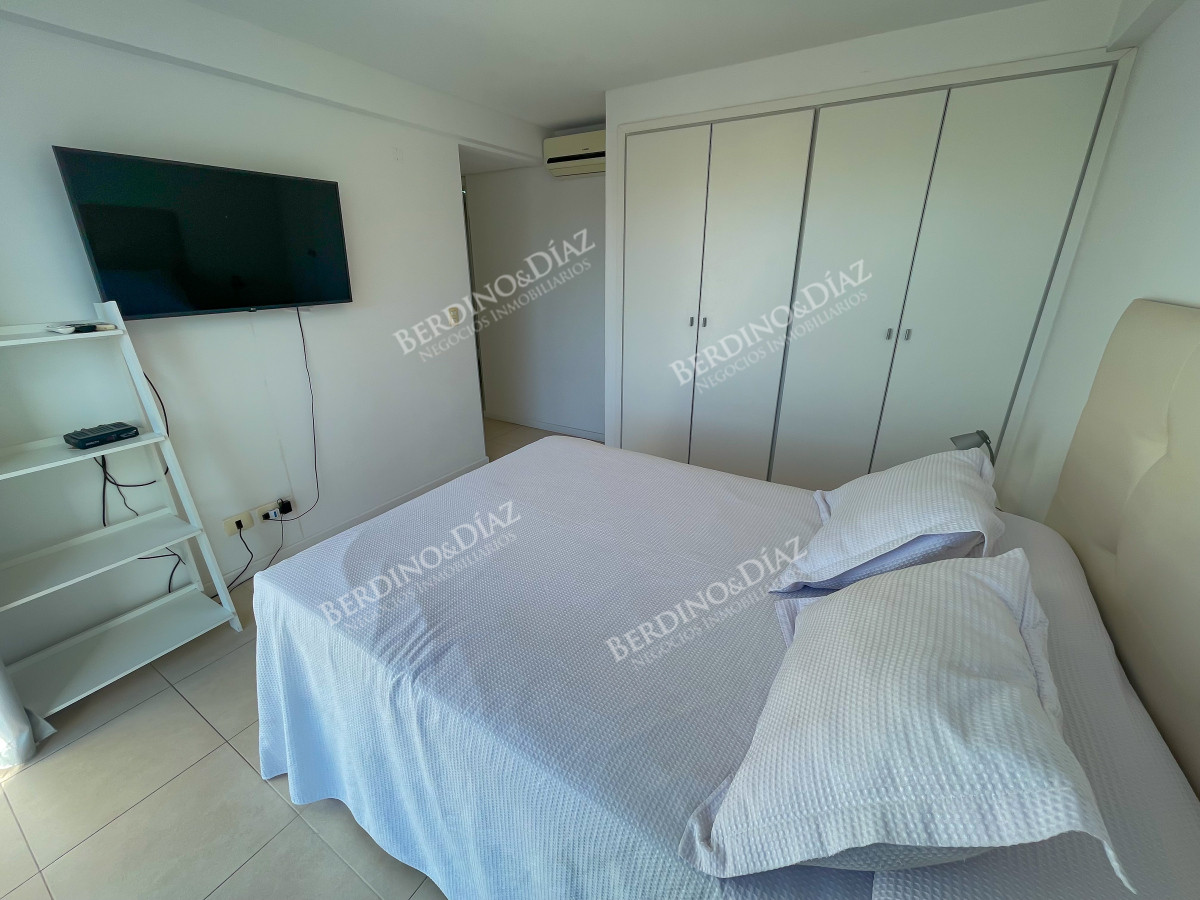 Apartamento ID.2806 - Departamento en zona mansa, 3 dormitorios U$S 269.000