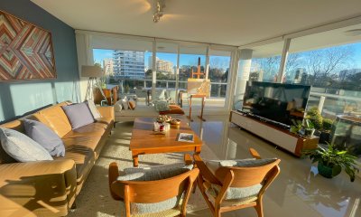One, Punta del Este! Exclusivo apartamento a pasos del mar.