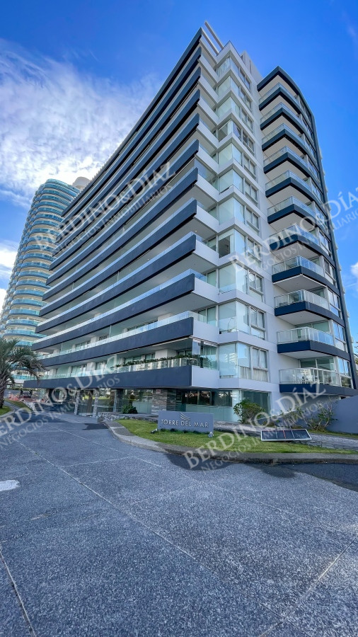 Apartamento ID.2806 - Departamento en zona mansa, 3 dormitorios U$S 269.000