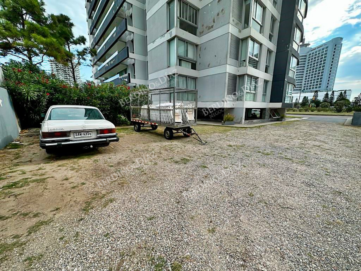 Apartamento ID.2806 - Departamento en zona mansa, 3 dormitorios U$S 269.000