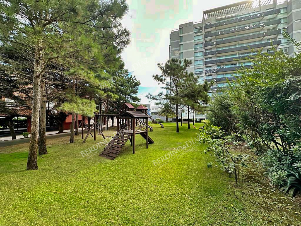 Apartamento ID.2806 - Departamento en zona mansa, 3 dormitorios U$S 269.000