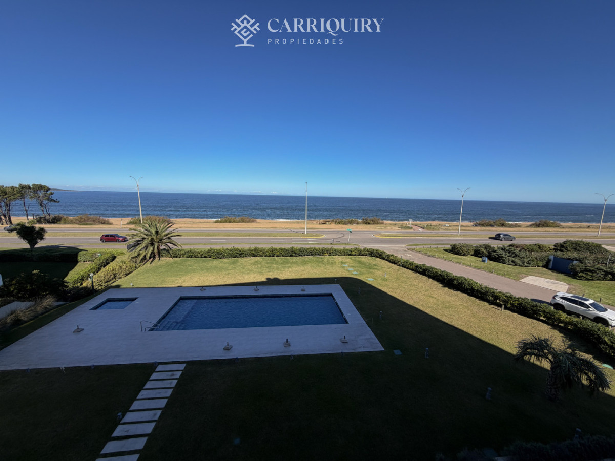 Apartamento ID.10039 - DEPARTAMENTO MODERNO FRENTE AL MAR U$S 380.000 