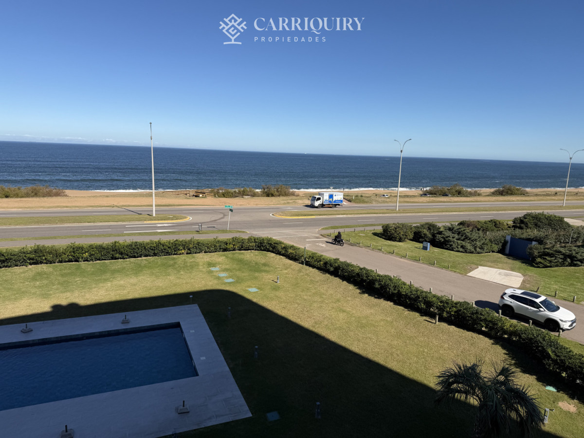 Apartamento ID.10039 - DEPARTAMENTO MODERNO FRENTE AL MAR U$S 380.000 