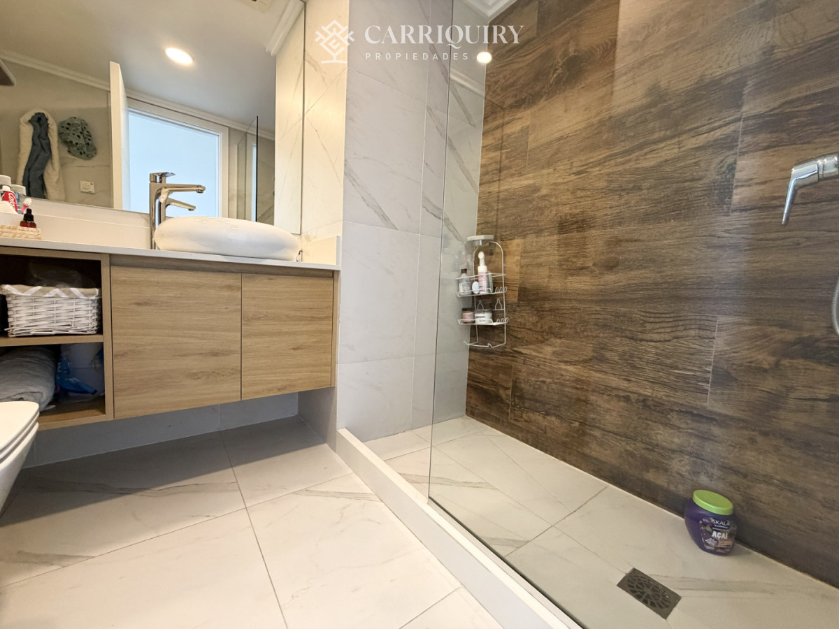 Apartamento ID.10039 - DEPARTAMENTO MODERNO FRENTE AL MAR U$S 380.000 