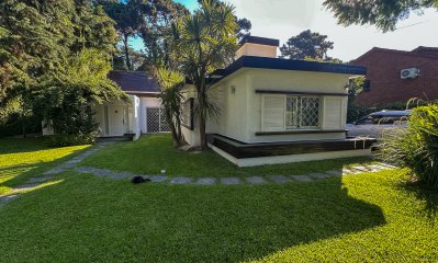 Hermosa casa en barrio Cantegril