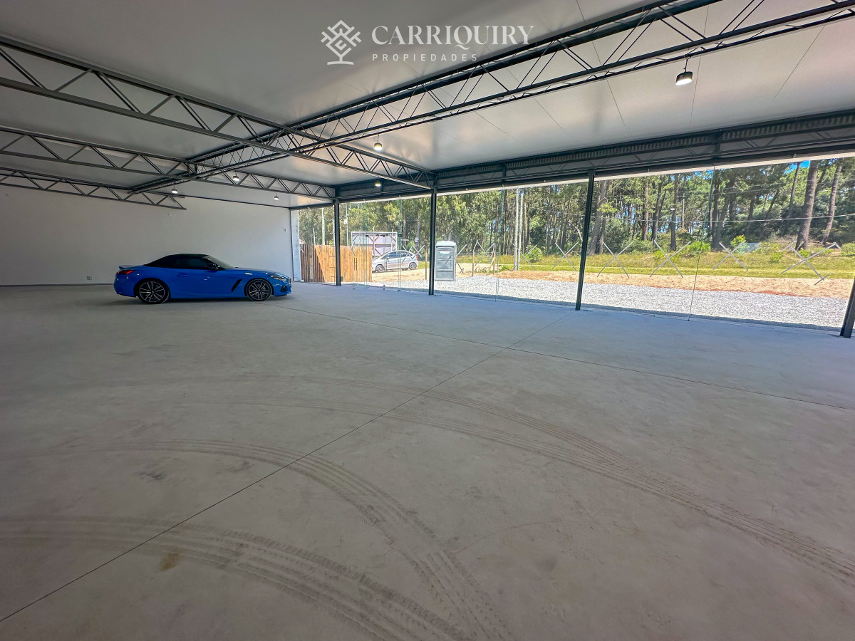 Local Comercial ID.8712/Locales-en-Alquiler--Carriquiry--Propiedades - A estrenar local en Av en Maldonado con 660 m2 de uso exclusivo