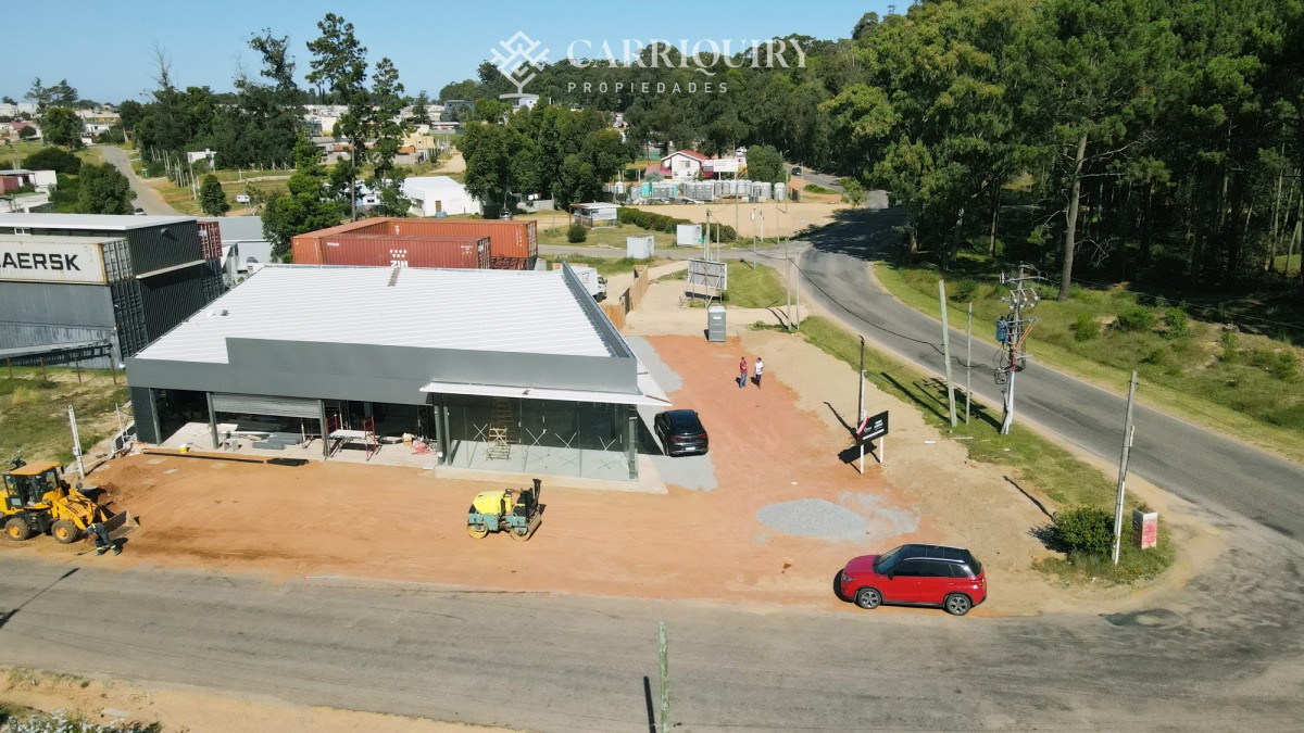 Local Comercial ID.8712/Locales-en-Alquiler--Carriquiry--Propiedades - A estrenar local en Av en Maldonado con 660 m2 de uso exclusivo
