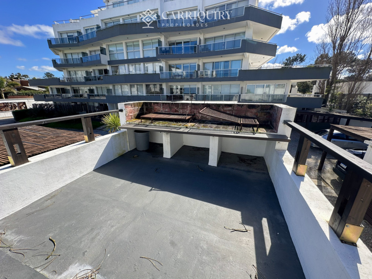 Apartamento ID.10030/APARTAMENTO-EN-ALQUILER-TEMPORARIO-1-DORMITORIO-Y-MEDIO-PLAYA-MANSA-FRENTE-AL-MAR-CRUCEROS-3-A-ESTRENAR - Pent House en primera linea de Playa Mansa