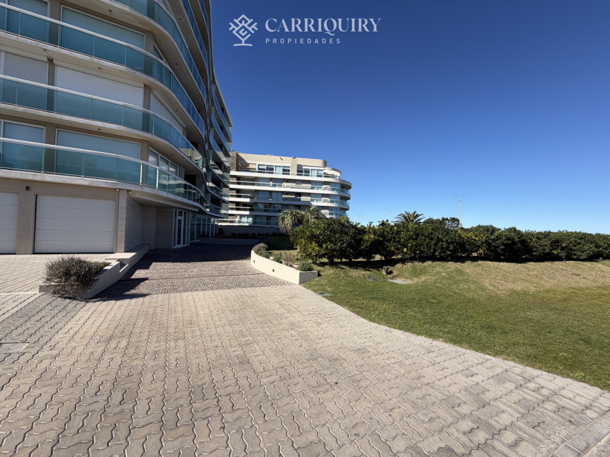 Apartamento ID.10039 - DEPARTAMENTO MODERNO FRENTE AL MAR U$S 380.000 