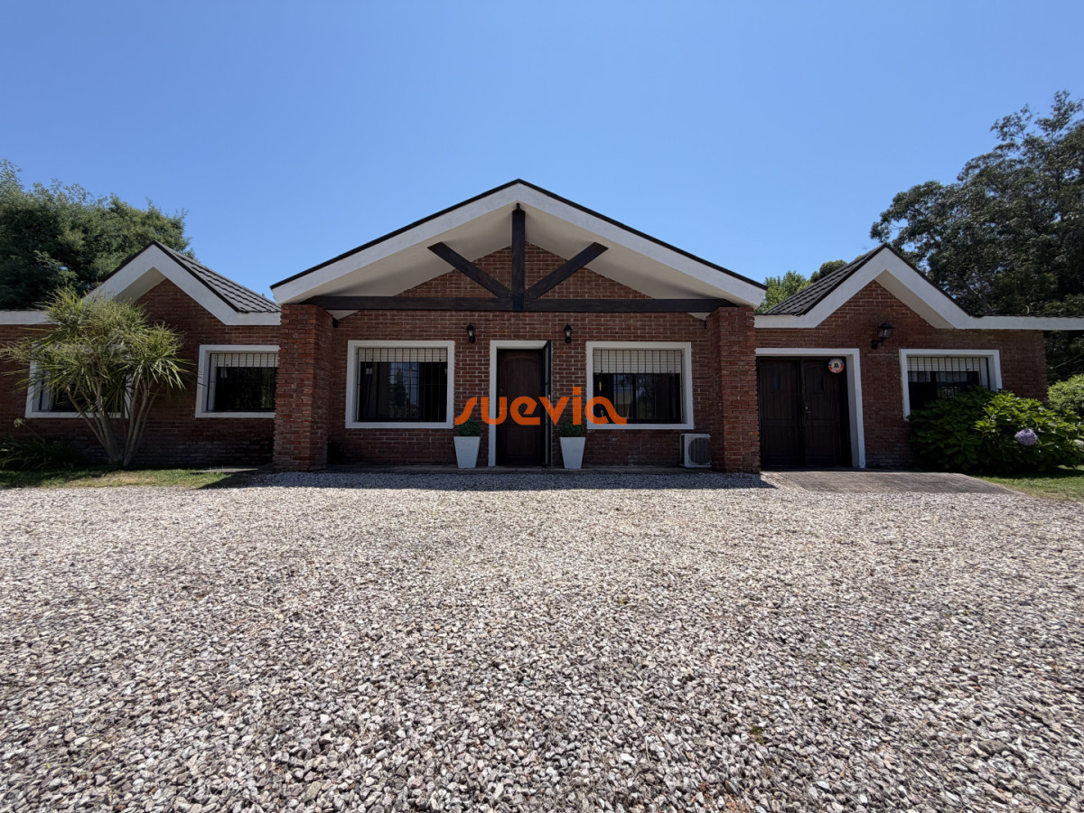 Casa ID.4350 - Hermosa casa en barrio Residencial de Punta del Este a pasos de todo!