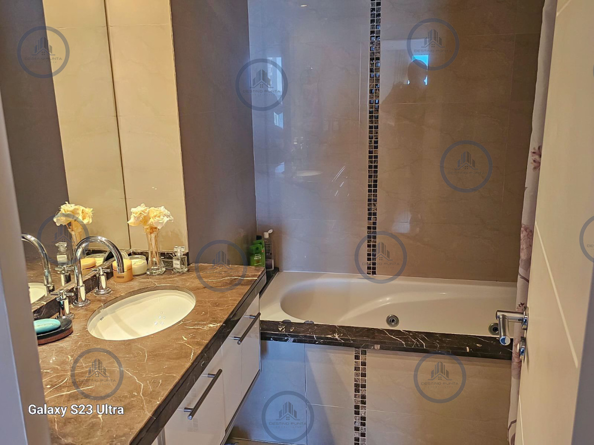 Apartamento ID.2039 - Apartamento de 2 Dormitorios, Vista al Mar y Parrillero en Playa Mansa