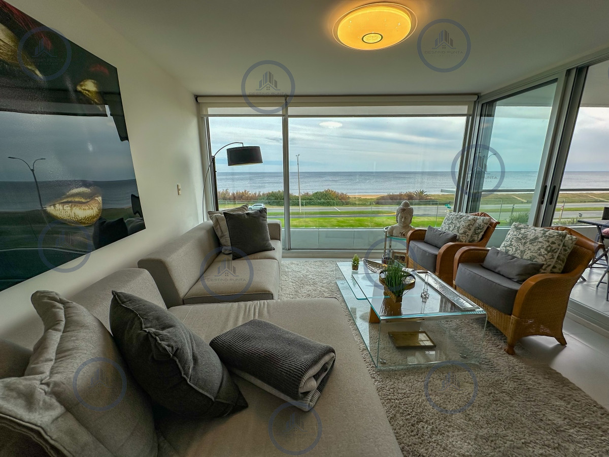 Exclusivo departamento en primera línea de Playa Mansa, 2 Dormitorios — fotografía 4