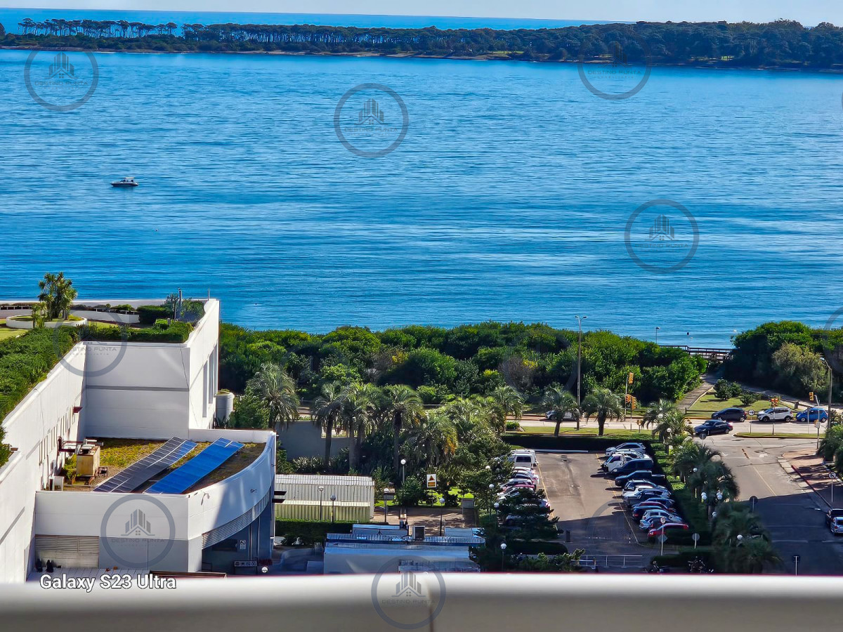 Apartamento ID.2039 - Apartamento de 2 Dormitorios, Vista al Mar y Parrillero en Playa Mansa