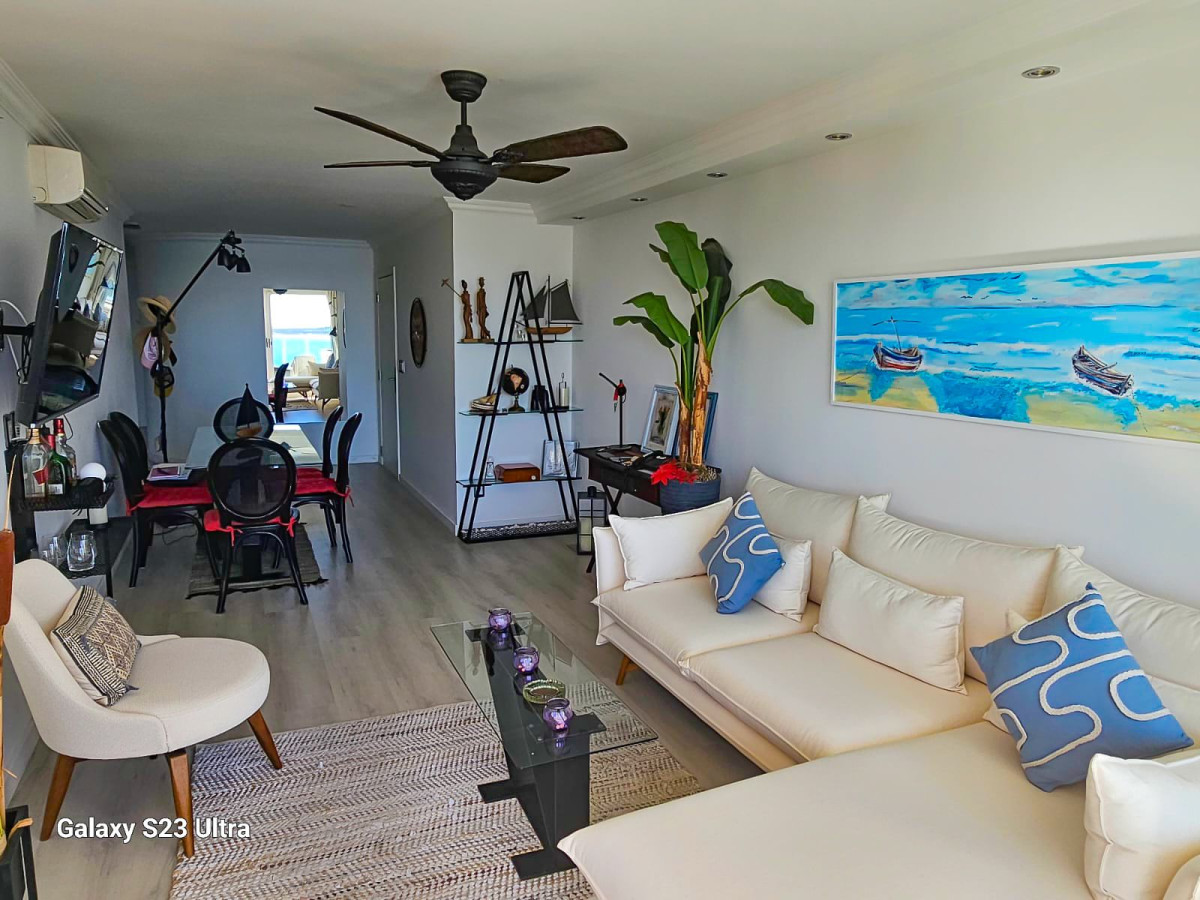 Apartamento de 2 Dormitorios, Vista al Mar y Parrillero en Playa Mansa