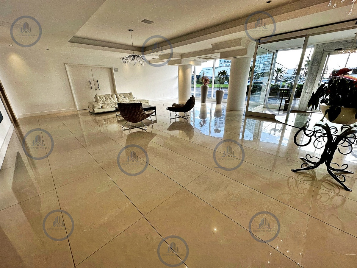 Apartamento ID.2039 - Apartamento de 2 Dormitorios, Vista al Mar y Parrillero en Playa Mansa
