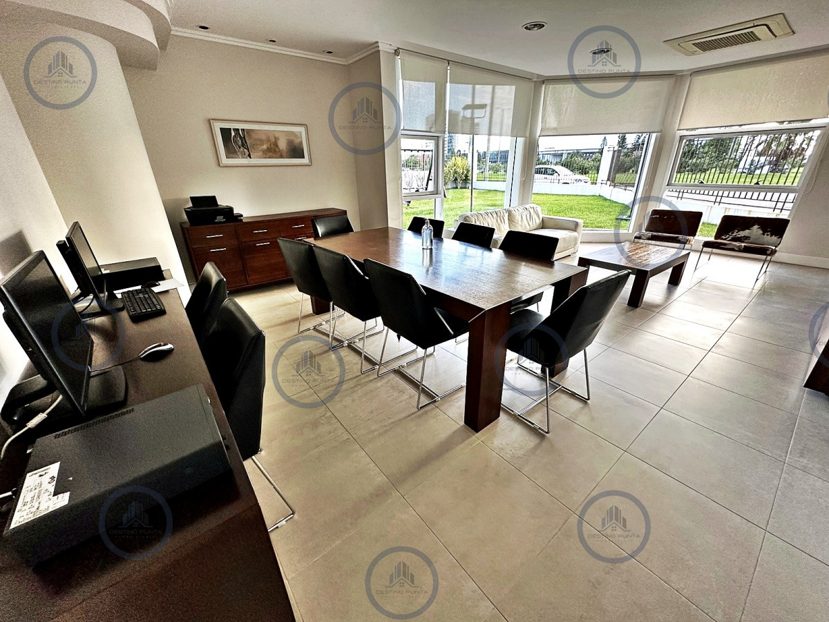 Apartamento ID.2039 - Apartamento de 2 Dormitorios, Vista al Mar y Parrillero en Playa Mansa