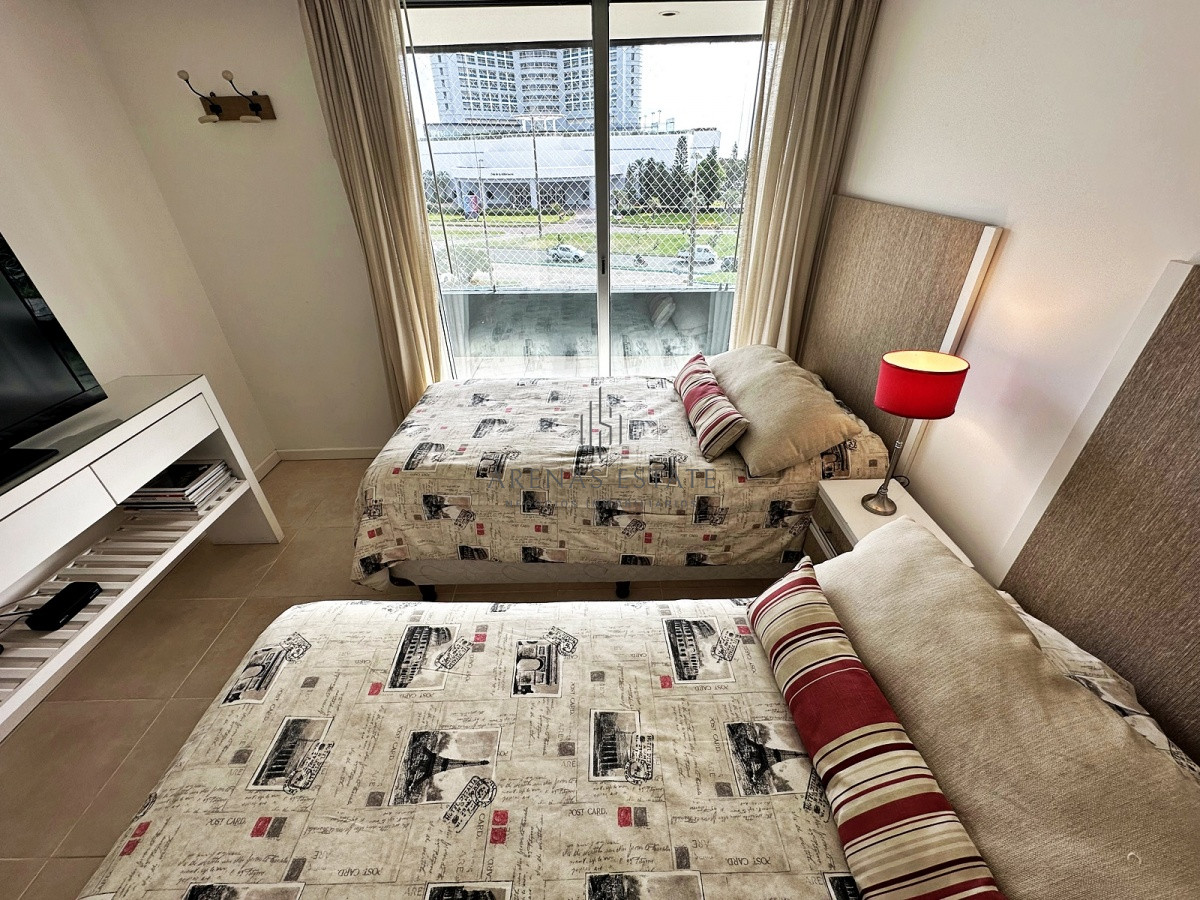 Apartamento ID.2255 - Punta de Este, Apartamento de 3 dormitorios a metros del mar y al Hotel Conrad.