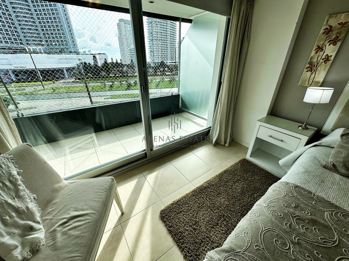 Apartamento ID.2255 - Punta de Este, Apartamento de 3 dormitorios a metros del mar y al Hotel Conrad.