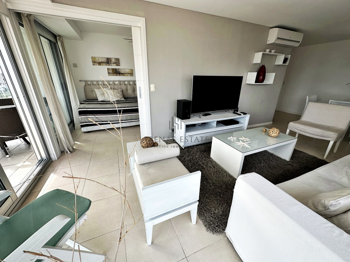 Apartamento ID.2255 - Punta de Este, Apartamento de 3 dormitorios a metros del mar y al Hotel Conrad.
