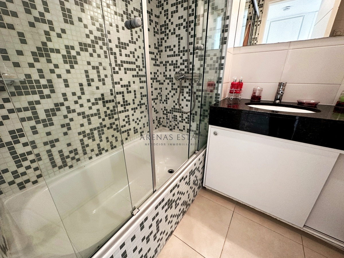 Apartamento ID.2255 - Punta de Este, Apartamento de 3 dormitorios a metros del mar y al Hotel Conrad.