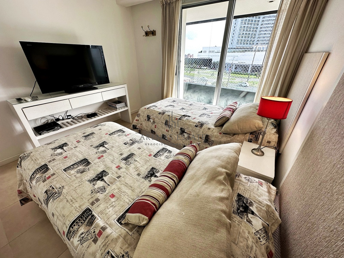 Apartamento ID.2255 - Punta de Este, Apartamento de 3 dormitorios a metros del mar y al Hotel Conrad.