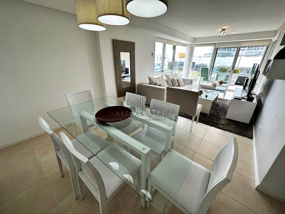Apartamento ID.2255 - Punta de Este, Apartamento de 3 dormitorios a metros del mar y al Hotel Conrad.