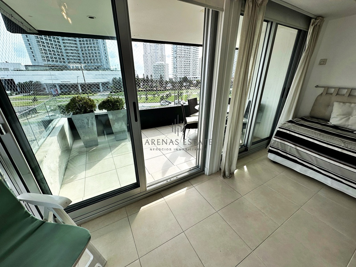 Apartamento ID.2255 - Punta de Este, Apartamento de 3 dormitorios a metros del mar y al Hotel Conrad.